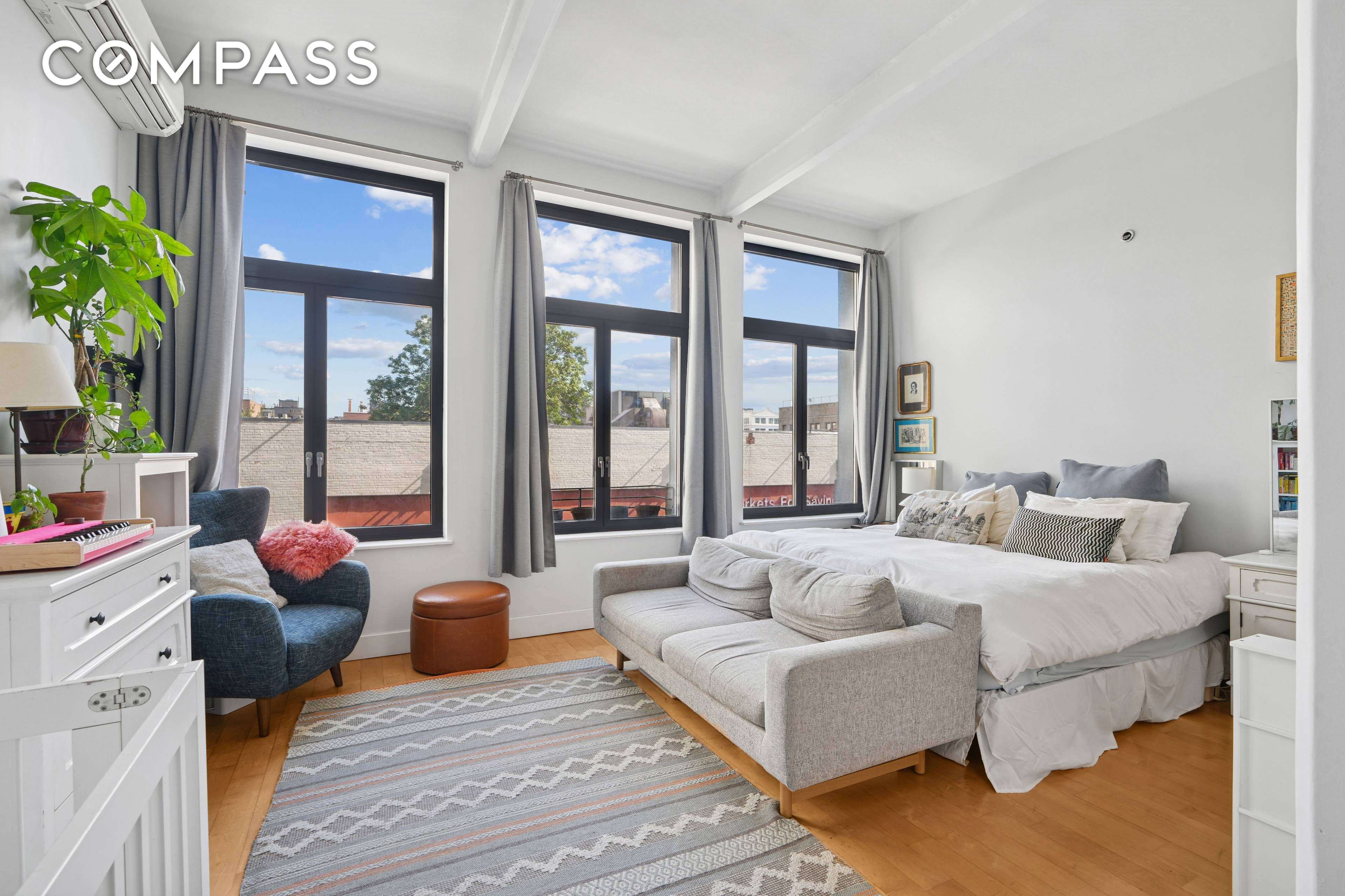 Loft living in the heart of Williamsburg !