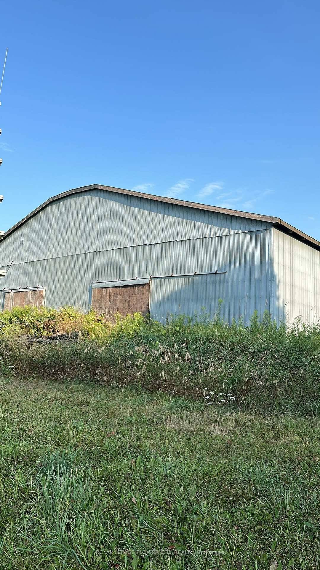 Rare 8, 000 Sq. Ft. Open Industrial Shed for Lease Prime Innisfil Location Just Minutes from Hwy 400An excellent opportunity to lease a spacious 8, 000 square foot open concept ...