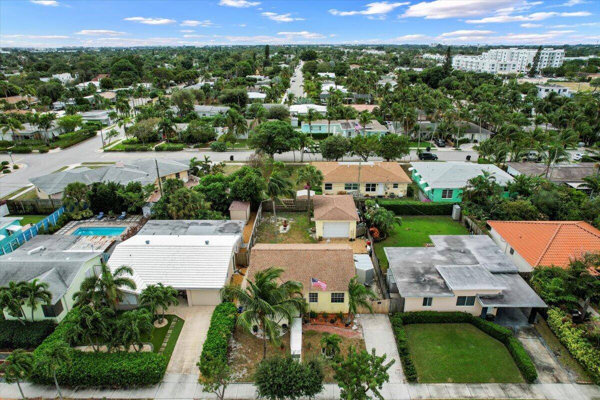 Discover this charming 1940s home in historic College Park, just moments away from the beach and downtown Lake Worth.