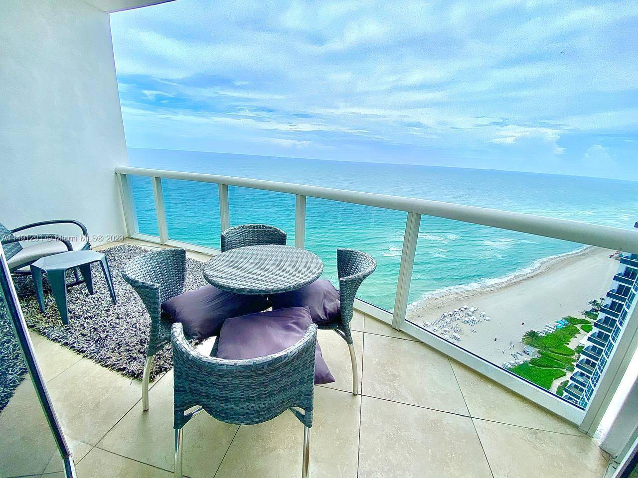 Fully furnished bright and cozy 2 bd 2 bath apartment in Sunny Isles.