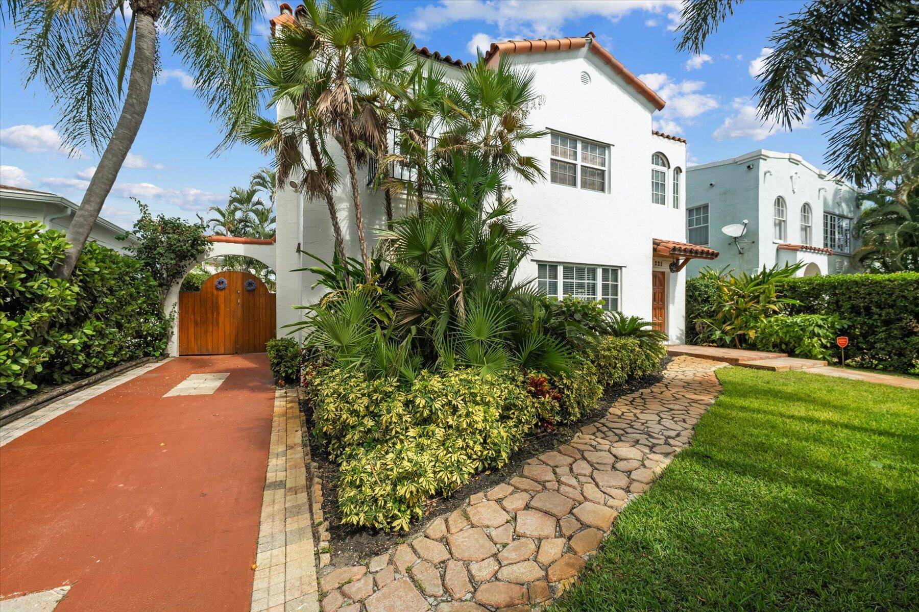 Historic Spanish Mediterranean in the heart of Southland Park.