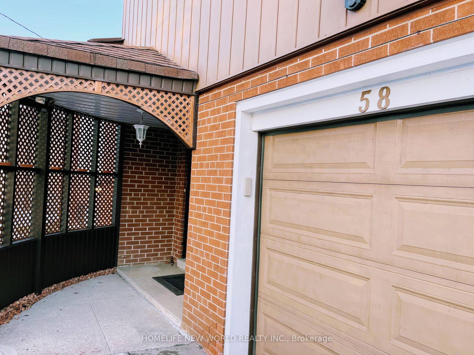 Must See This Gorgeous 3 2 bedroom Side Split Detached Home Located In A High Demand Area.