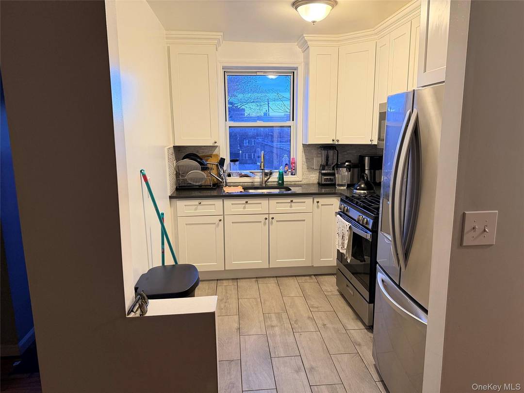 Excellent Location and fully new bathroom and kitchen.