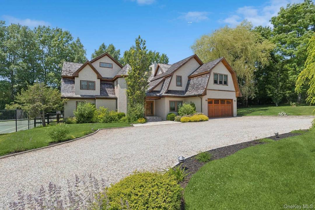 Bridgehampton Gambrel with Private Pickel amp ; Padel Court The Ultimate Hamptons Lifestyle.