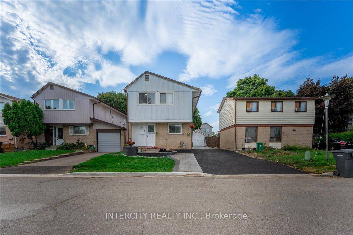 Stunning 4 2 Bedrooms, Detached Home In The Heart Of Brampton !