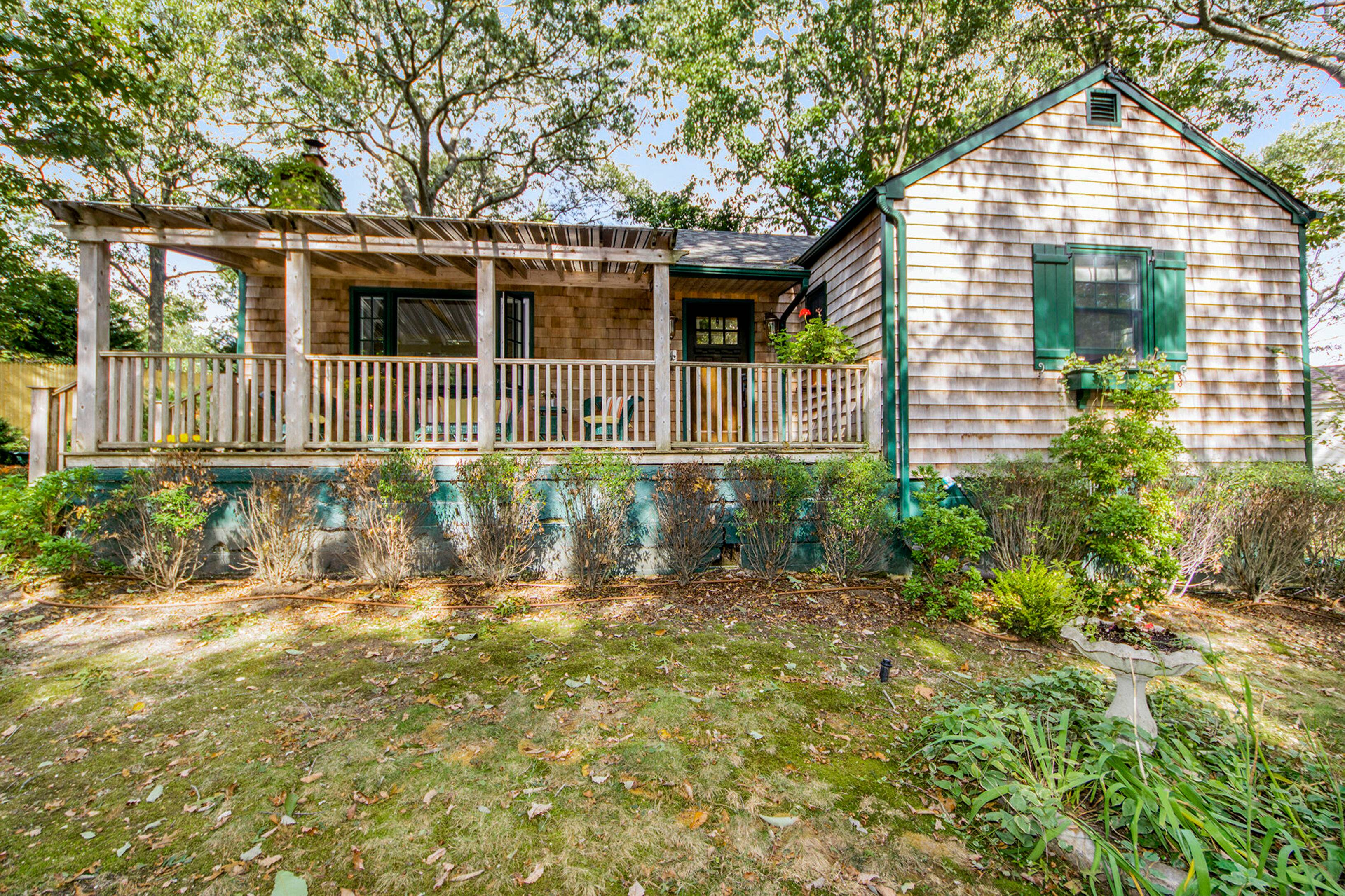 Gem of a Cottage by the Beach in Sag Harbor 