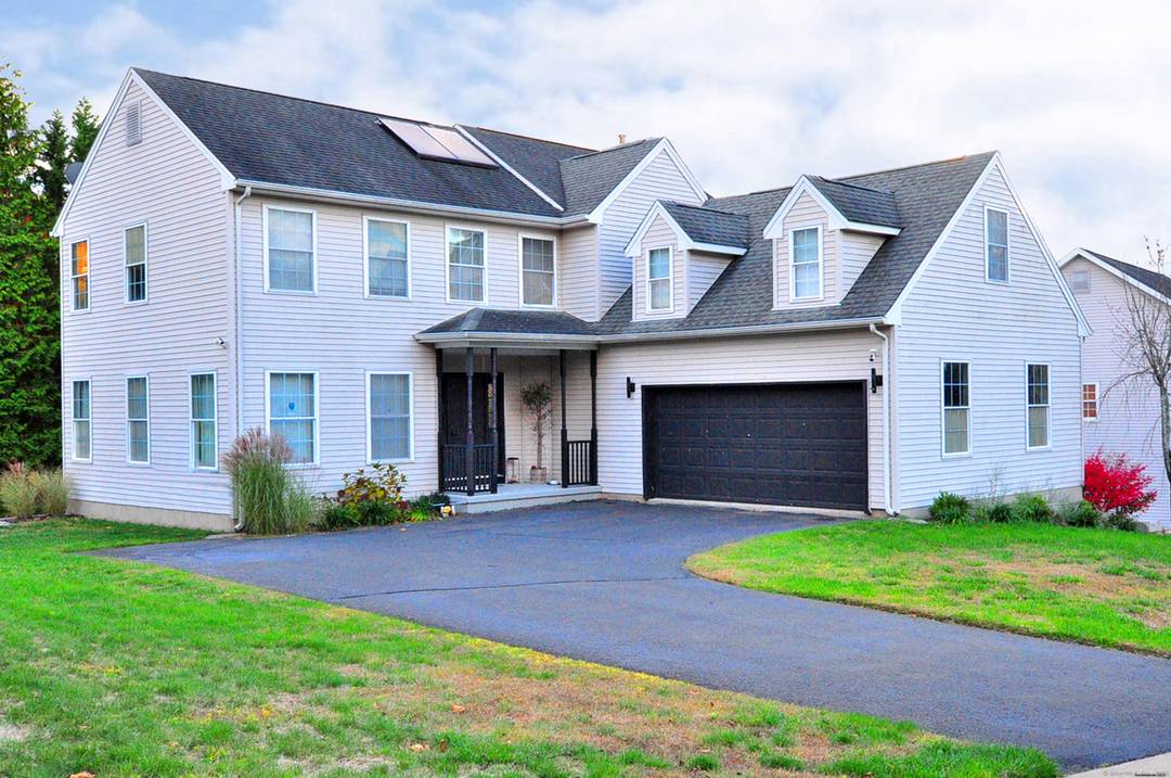 Beautifully Updated Colonial on a Peaceful Cul de Sac !