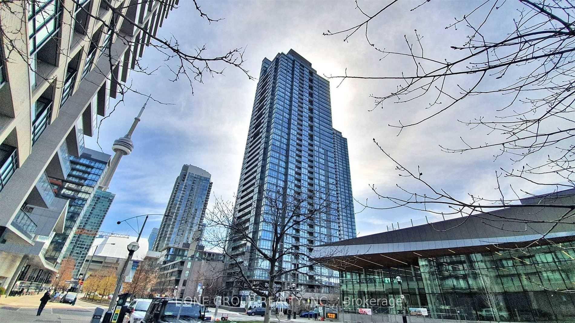 Bright Corner Unit 2 1 Bedrooms, 2 Bathrooms With Parking and Locker.