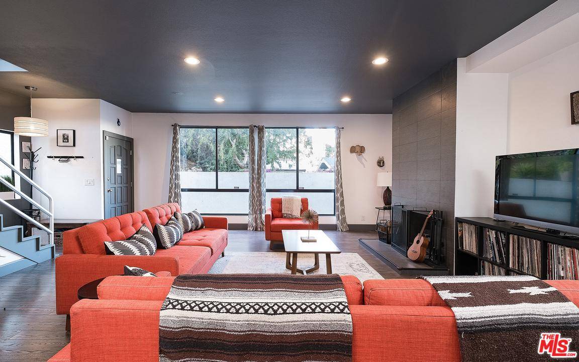 2045 HOLLY DR Hollywood Hills East LA