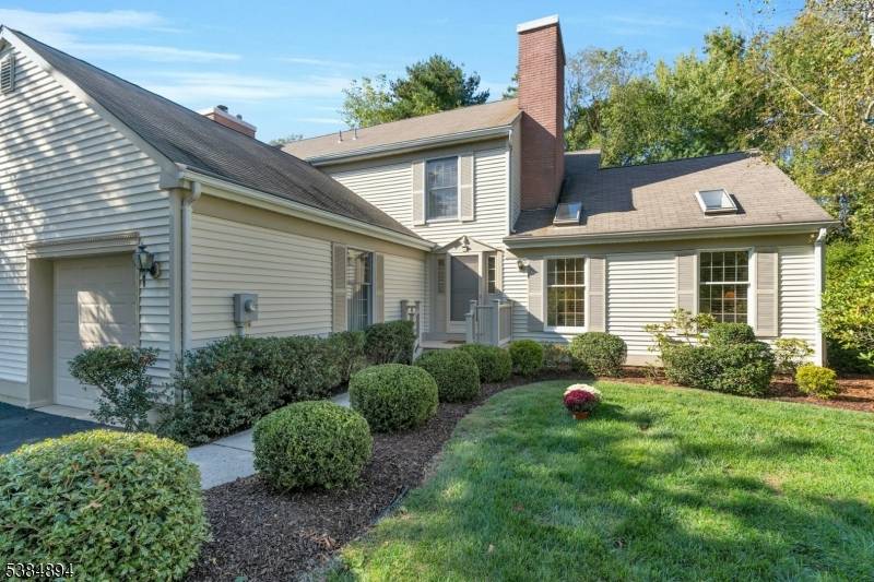 Welcome to this move in ready colonial duplex situated in a premium location within the sought after Spring Ridge community.
