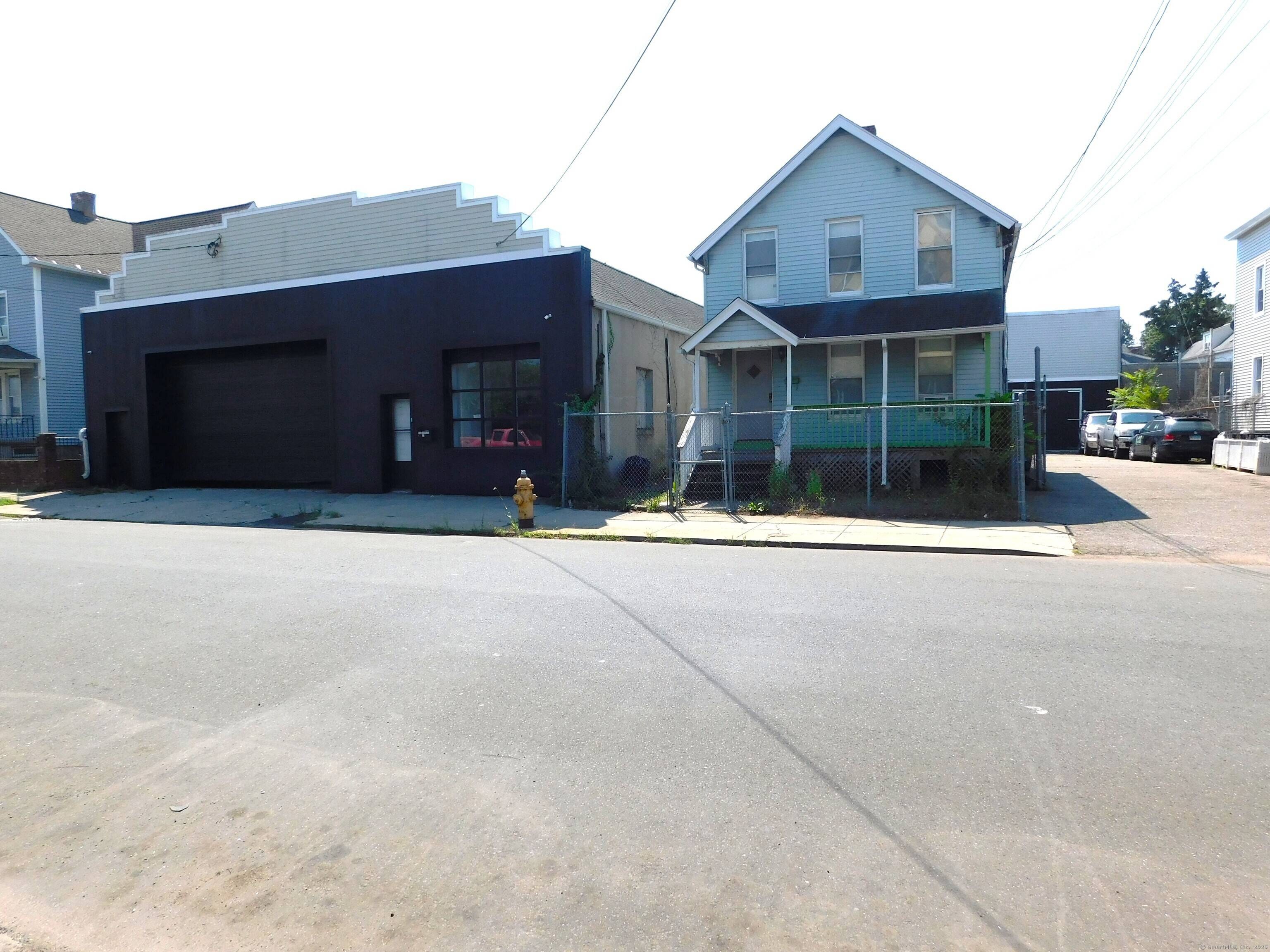 Great location to expand your business, granite shop, cabinet fabricator, machine shop or auto repairs.