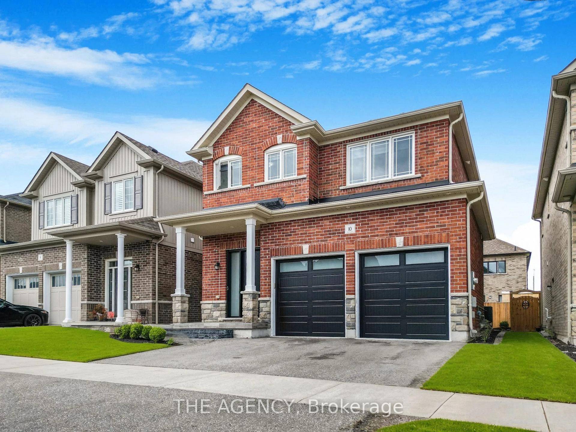 Beautifully upgraded 4 bedroom 3.