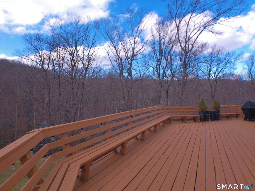 Grand Slam ! Come fall in love with this sun drenched open concept Contemporary estate.