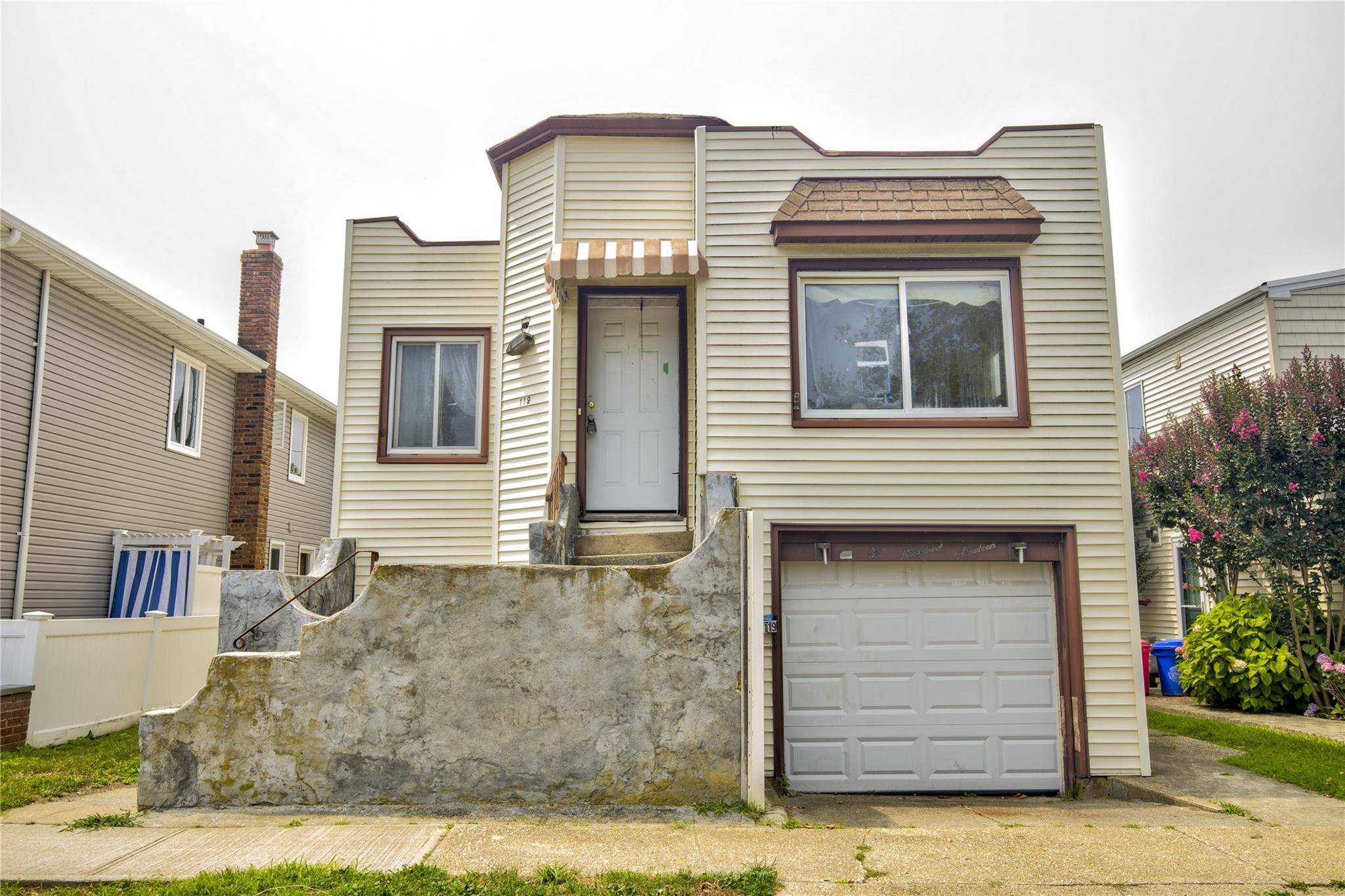 East End 3 Bedroom 1 Bathroom.