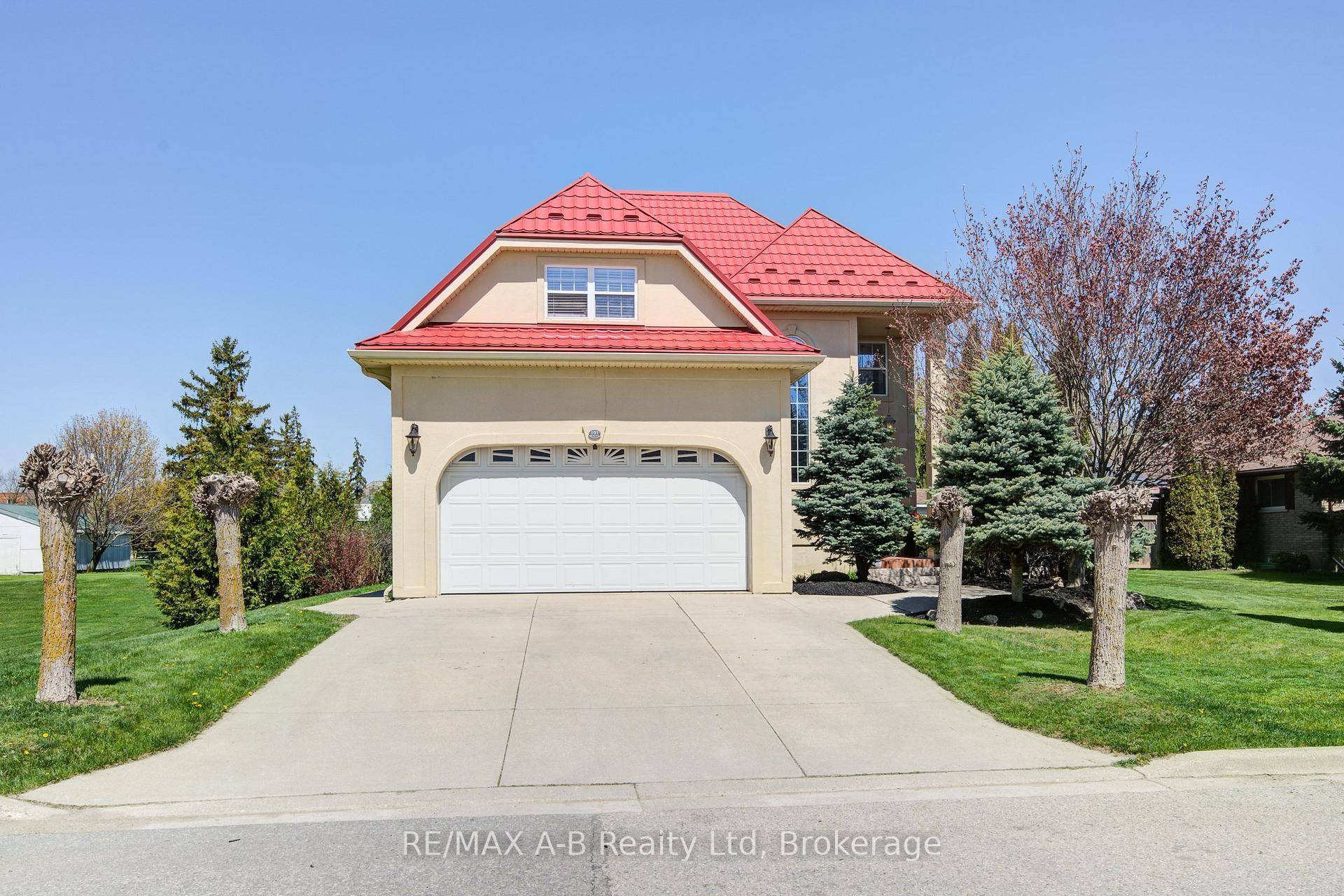Stunning custom built R50 solid cement home located in a desirable neighbourhood.