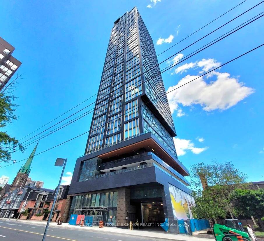 Beautiful Condo in the heart of Toronto Downtown, one bedroom plus den with a closed door, big enough to use as second bedroom, also has ensuite bathroom.
