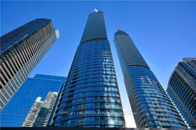 Ice Condo In Heart Of Downtown !