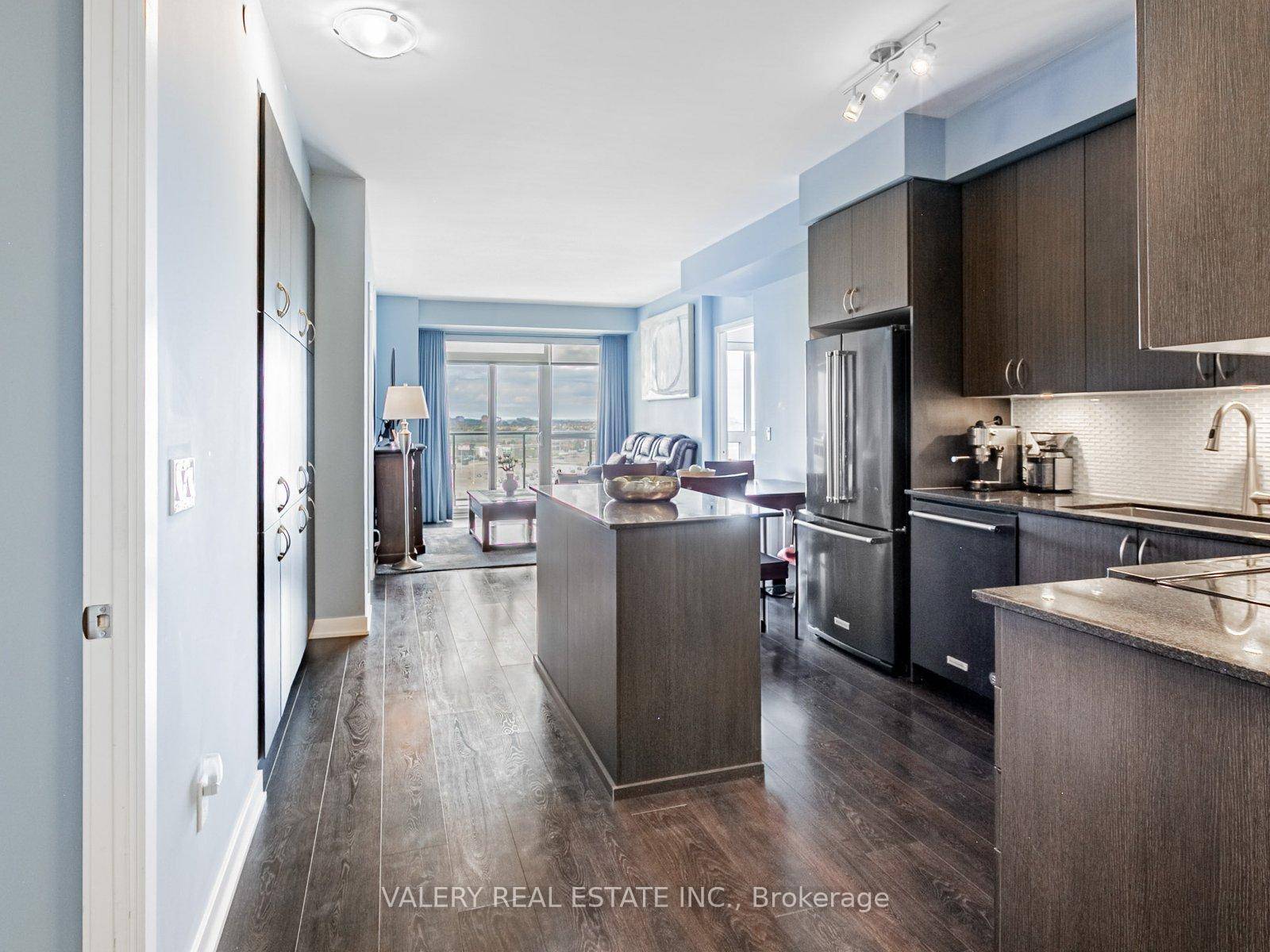 Welcome home to this rarely available floorplan in the most desirable neighborhood in Mississauga.