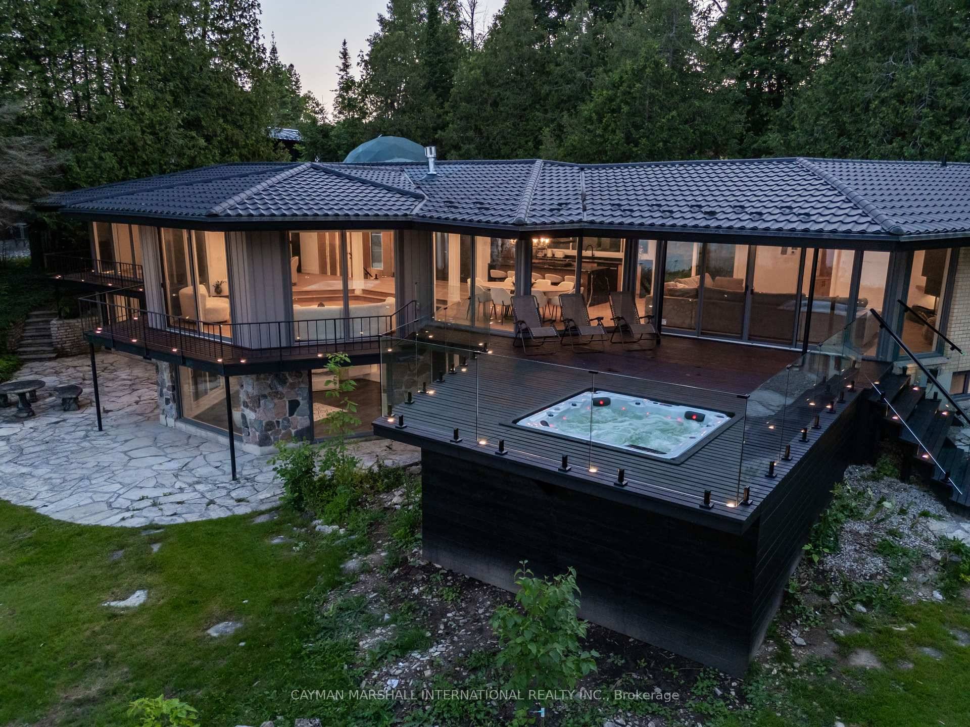 This extensively and beautifully remodelled waterfront estate commands a prime stretch of Georgian Bay shoreline.