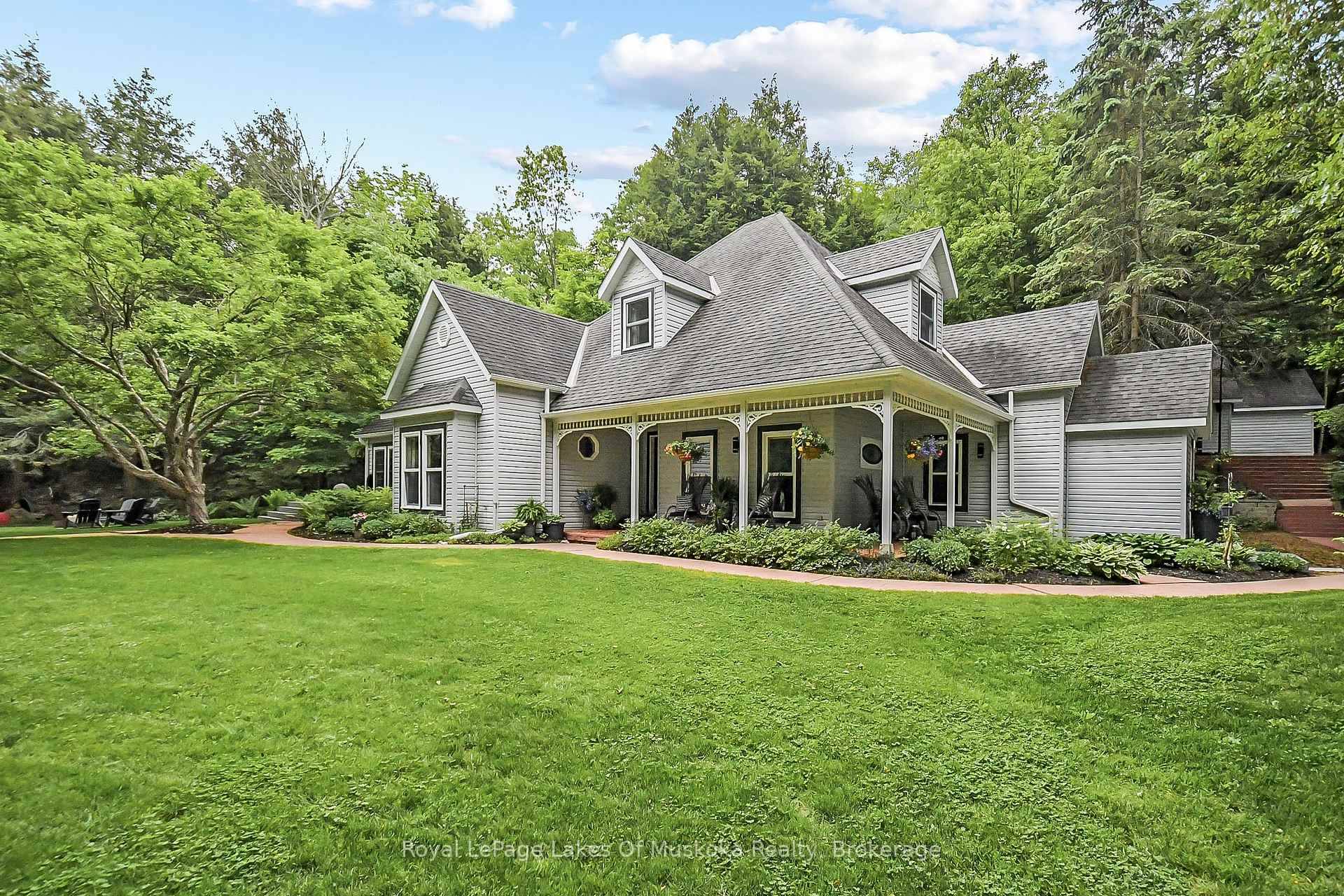 ONE OF A KIND Year Round Waterfront Home on the Muskoka River189' Frontage 0.