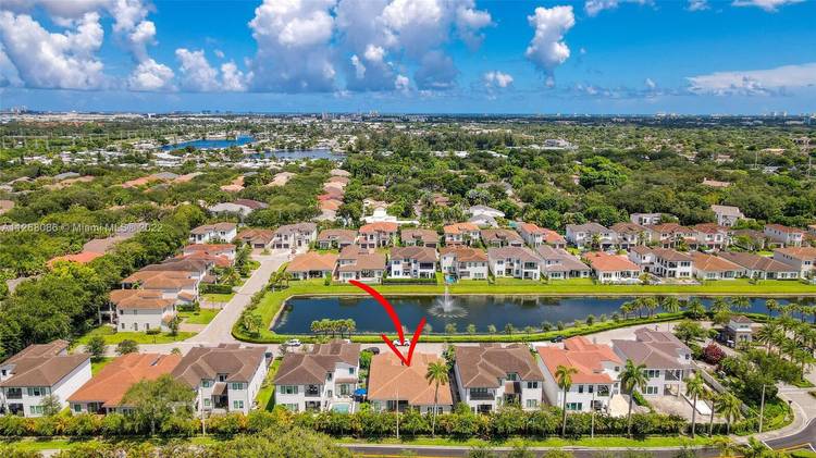 Welcome to the most exclusive brand new construction community in Hollywood !