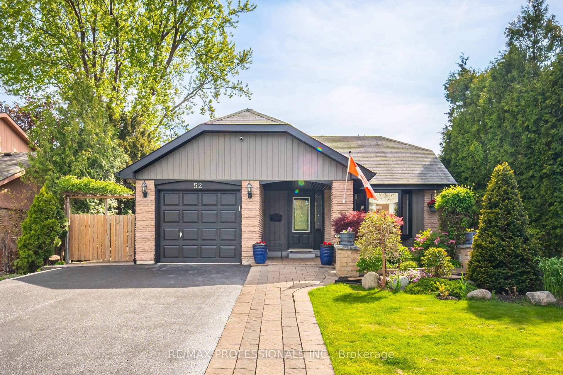 Nestled in Bramptons desirable Westgate neighborhood, this beautifully maintained 3 bedroom, 3 bathroom bungalow offers the perfect blend of suburban tranquility and urban convenience.