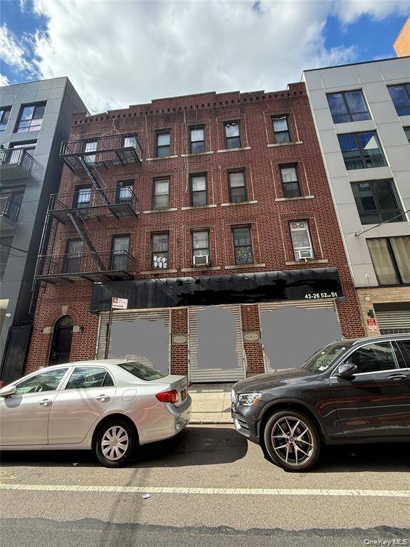 Spacious storefront for rent in Woodside !