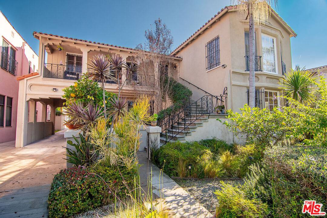 1040  S Alfred St 3BR Beverlywood La