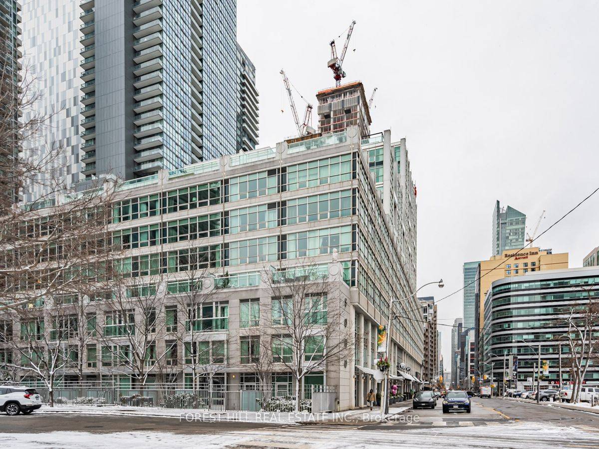 Experience Luxury Living In The Heart Of Toronto With This Beautiful 1 Bedroom Suite Located In The Soho Hotel Condos.