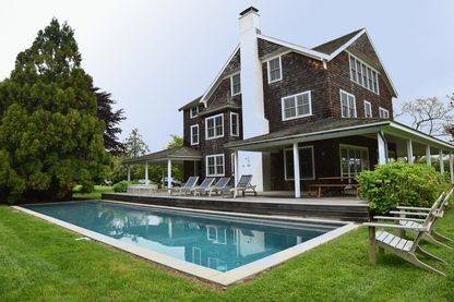 Sagaponack South Farmhouse With Ocean Views!