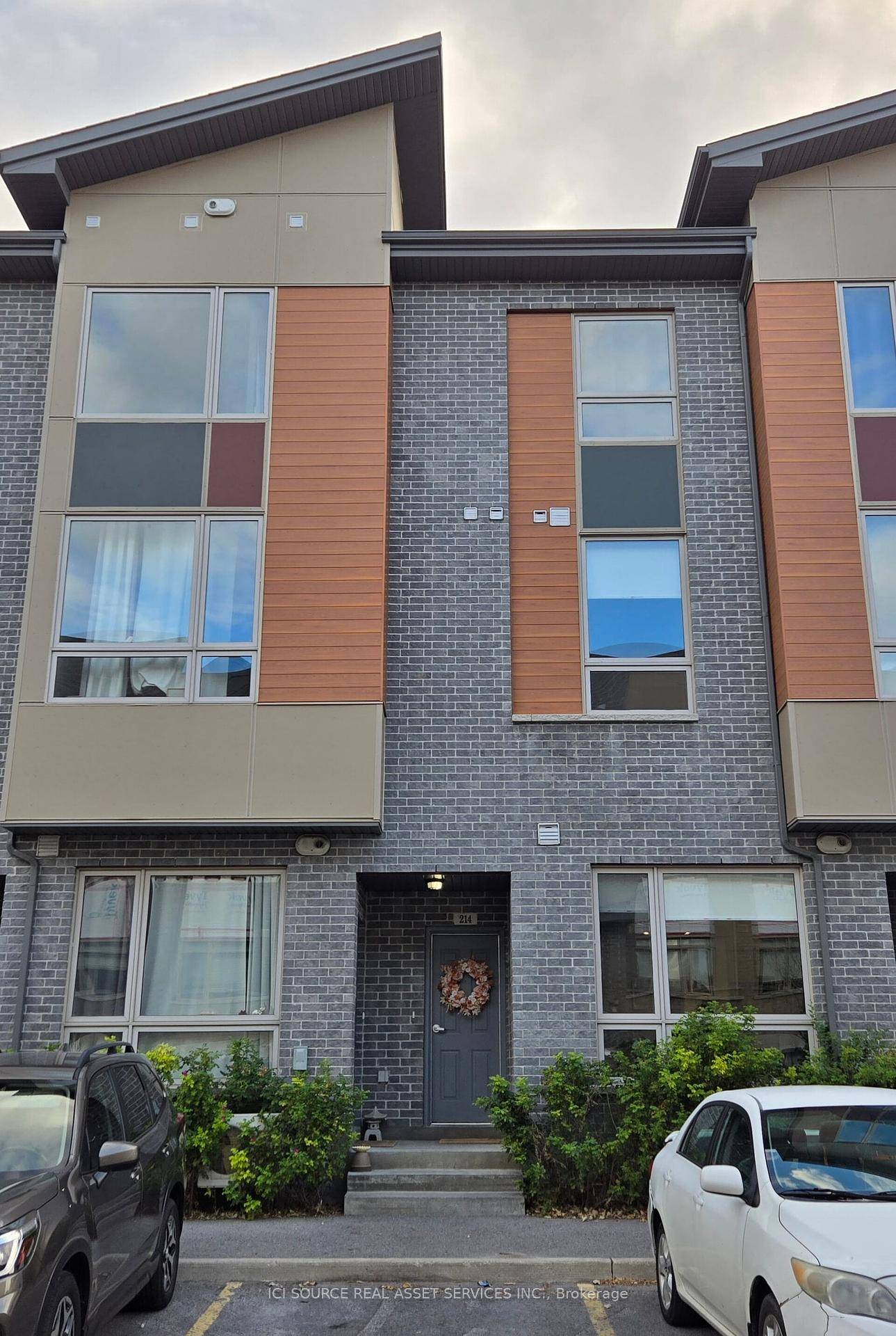 This stunning 2 bedroom, 2 bathroom modern stacked Townhouse Condo comes with durable laminate floors, stainless steel appliances amp ; quartz countertops in the kitchen.