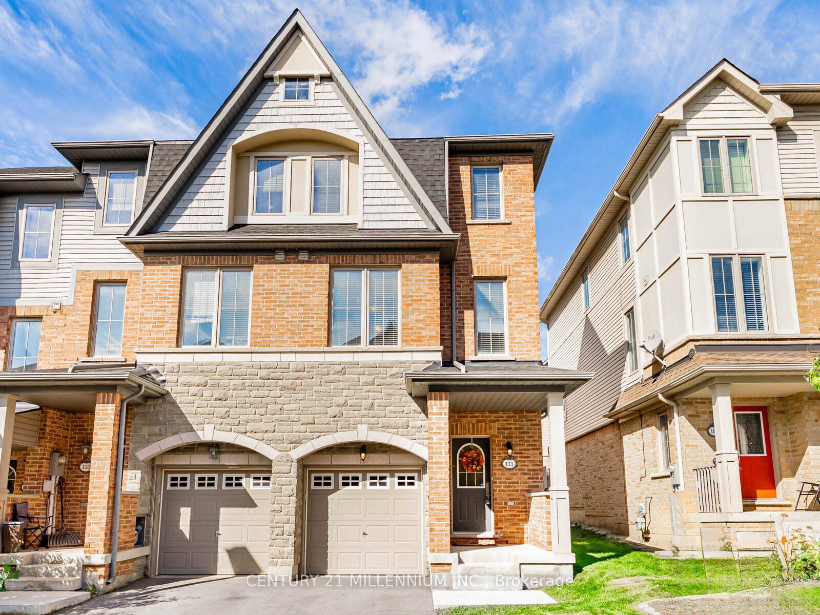 You found it ! A cozy single family home available for the price of a condo !