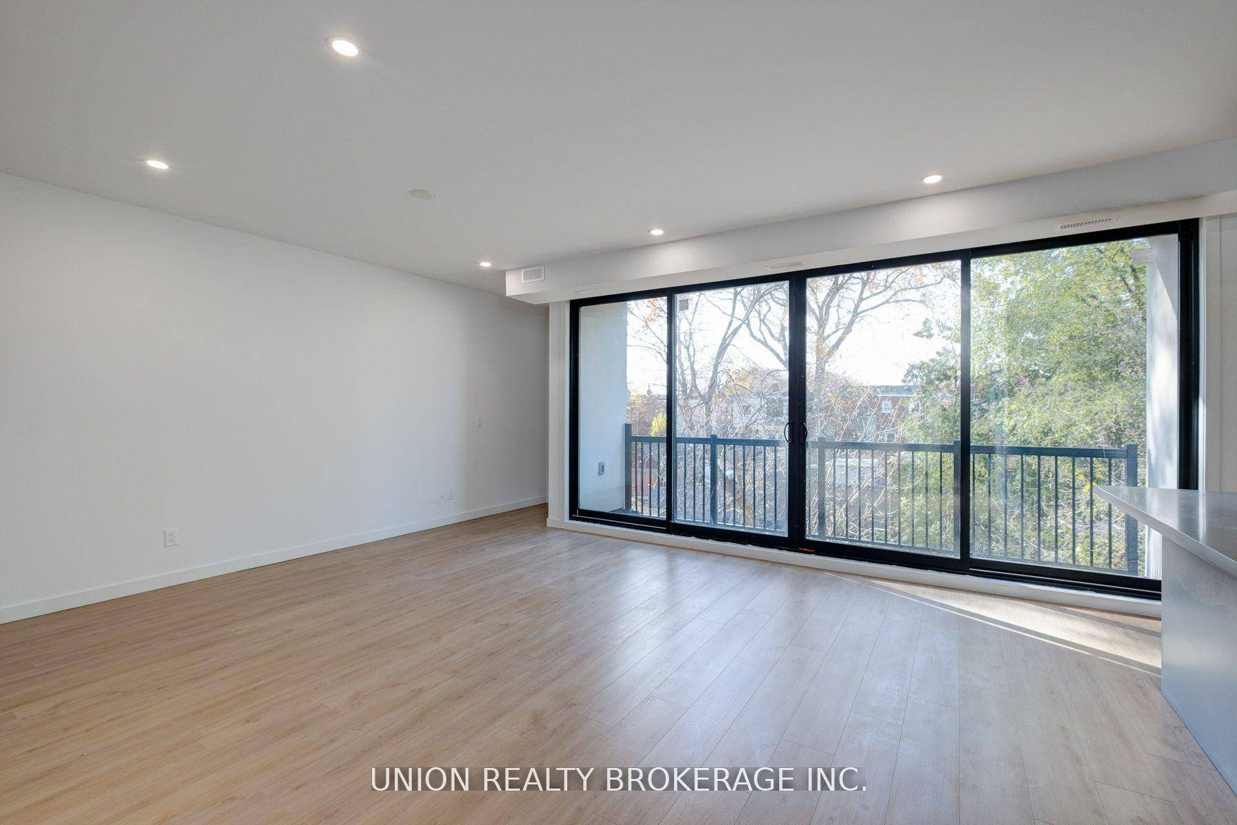 Gorgeous, modern amp ; bright suite in the Upper Beach !