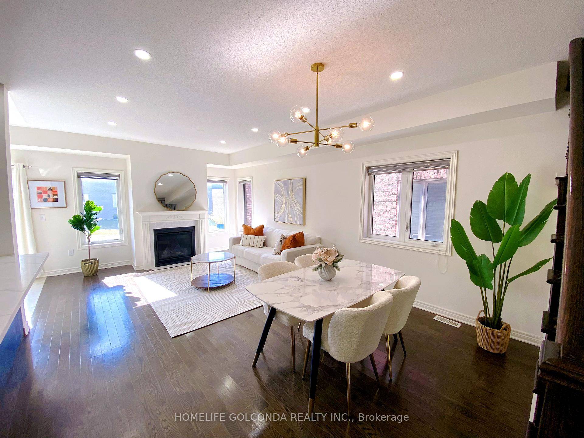 Bright amp ; Gorgeous all bricks detached home located in highly sought Sharon Community.