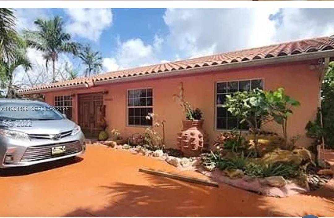 EXCELLENT 4 3 SINGLE FAMILY HOME RECENTLY UPGRADED TO INCLUDE GRANITE COUNTERTOPS, ITALIAN PORCELAIN FLOORS THROUGHOUT, HIGH IMPACT WINDOWS, OVER SIZED BEDROOMS.