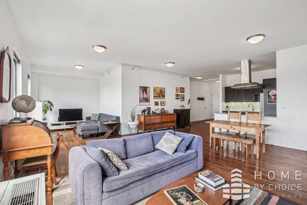 48 mo taxes ! Massive corner loft like unit, easily convertible to a three bedroom.