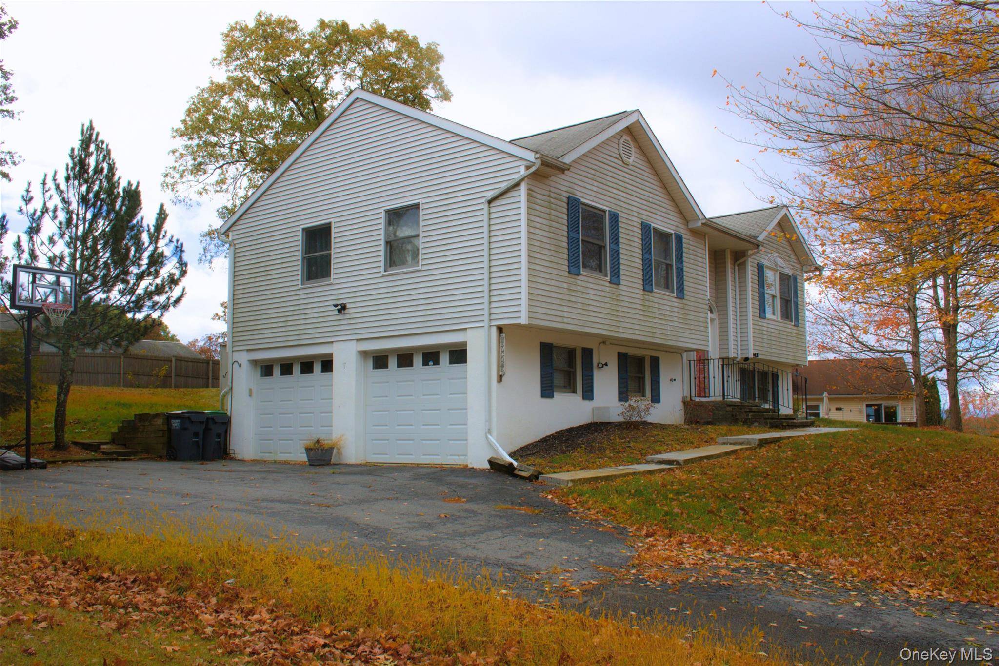 Welcome to 20 Chadsford Lane, located in the highly desired Fostertown Crossing neighborhood of Newburgh.
