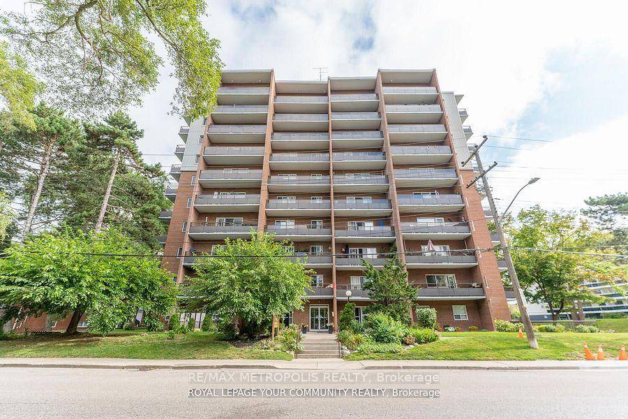 Rare 3 Bdrm Condo in Prime Port Credit Location !
