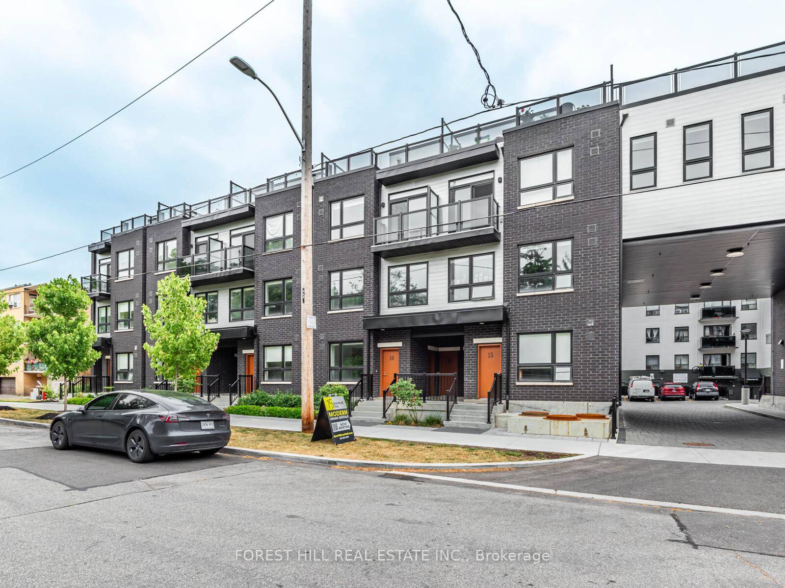 15 Brenthall This beautifully appointed Townhome is a walkup that is 1030 sq ft plus a 217 sq ft terrace and balcony off the Bedroom.