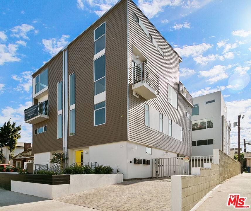 421  S Wilton Pl 3BR La