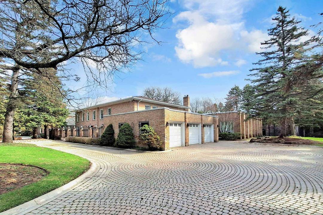 Exceptional opportunity in prestigious Bayview Glen !