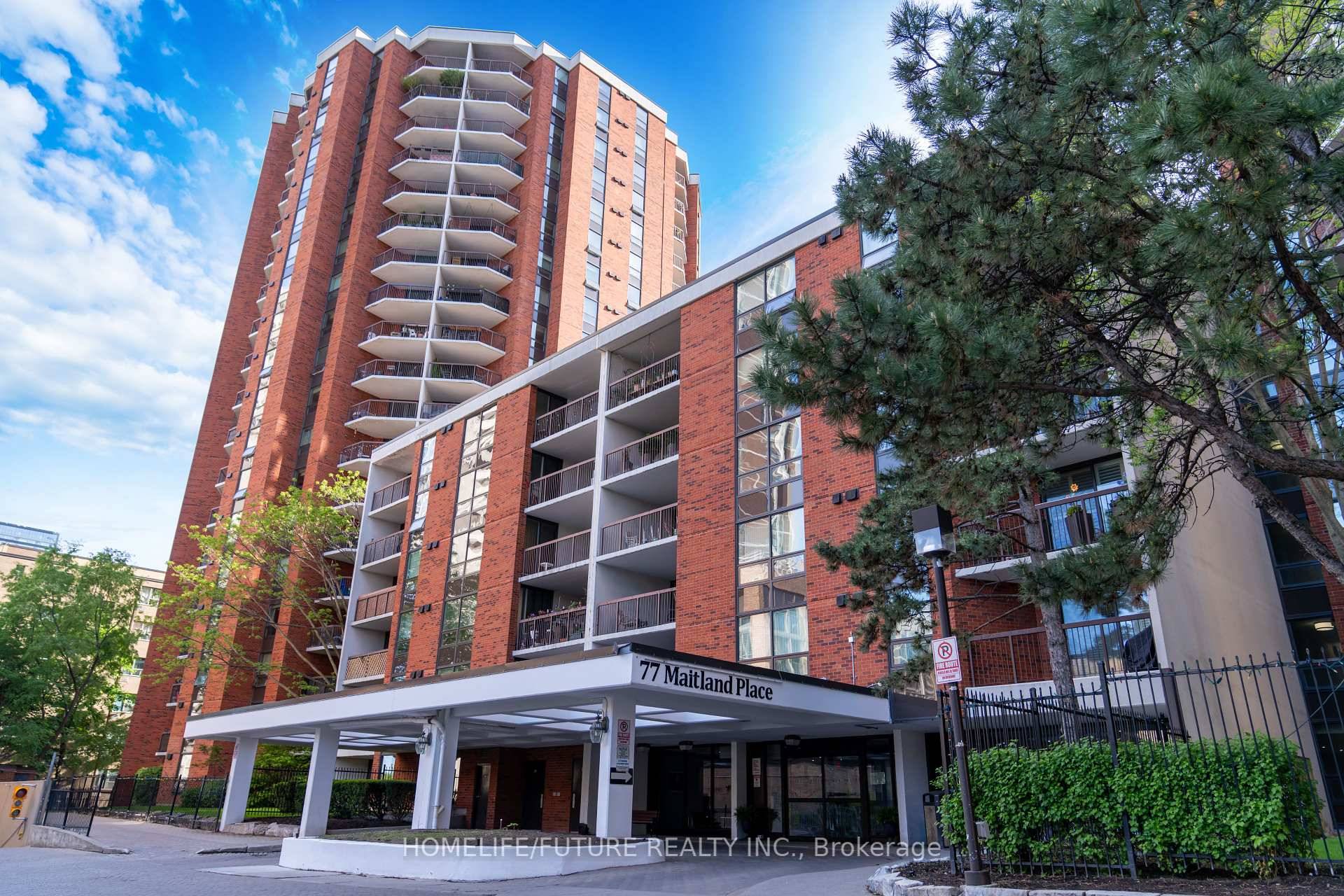 Prime Location Alert ! This Bright And Spacious Suite Offers Stunning Views, A Generous Balcony, Two Large Bedrooms, And Two Full Bathrooms.