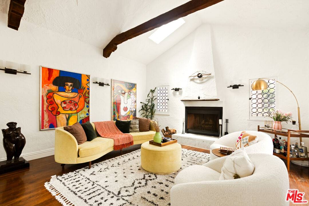 2251  N Cahuenga Blvd 2BR Hollywood Hills East La