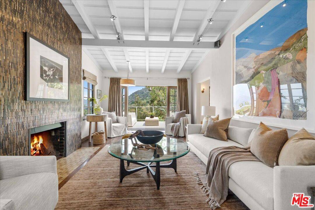 3074   Lake Hollywood Dr 4BR Hollywood Hills East La
