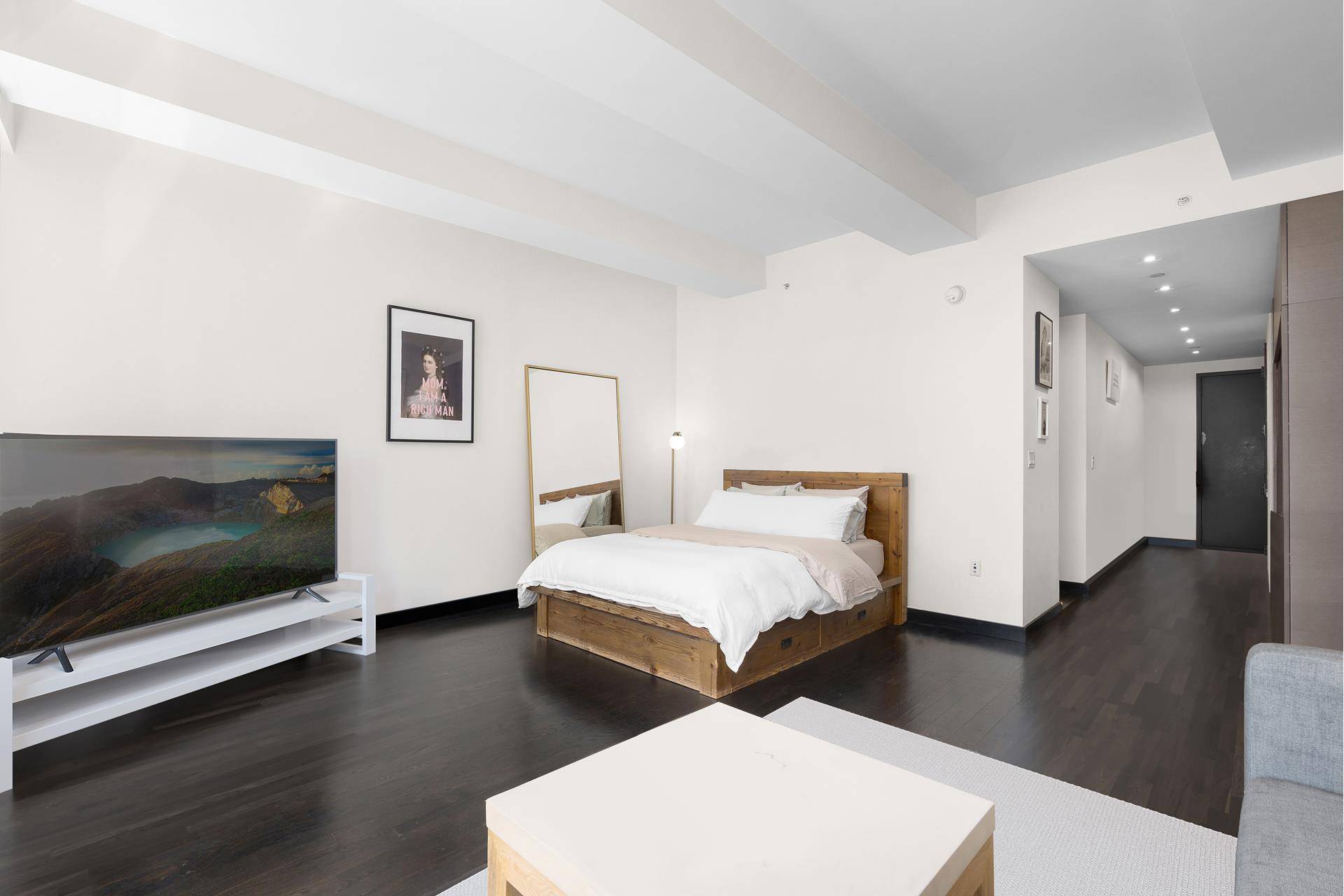 675 sq ft studio features 10.