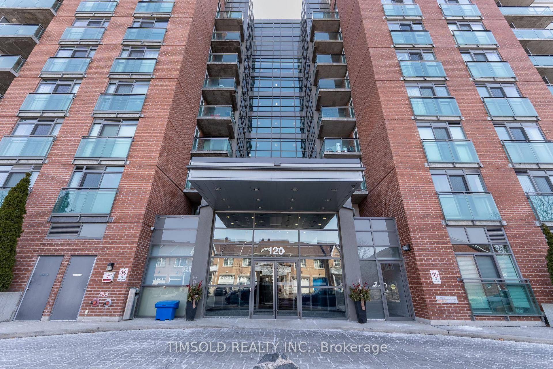 Welcome to Red Hot Condos, situated in the highly desirable Don Mills Banbury area !