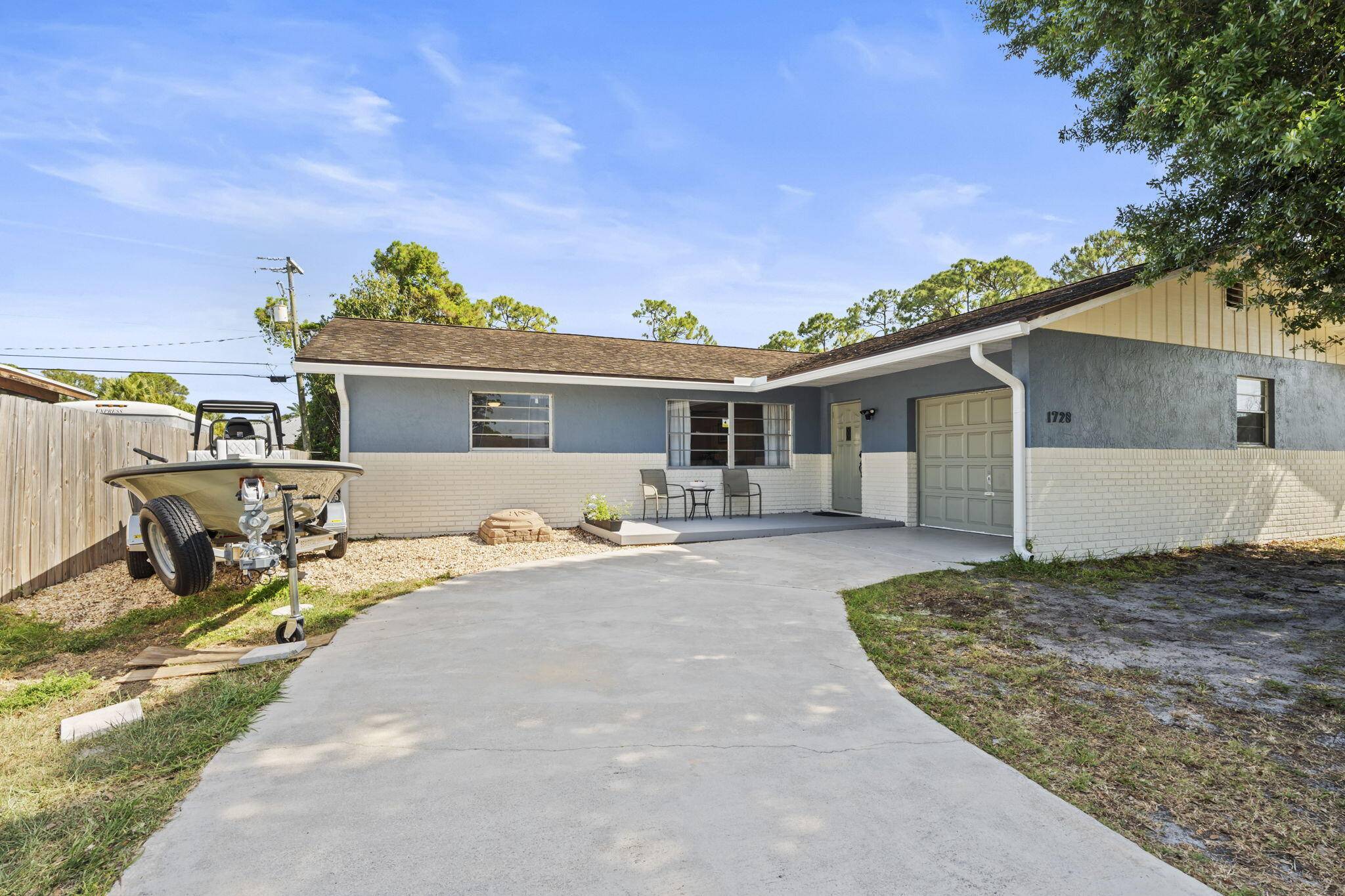 Located in the heart of Stuart, this property offers a great opportunity for anyone looking to invest or create their ideal home.
