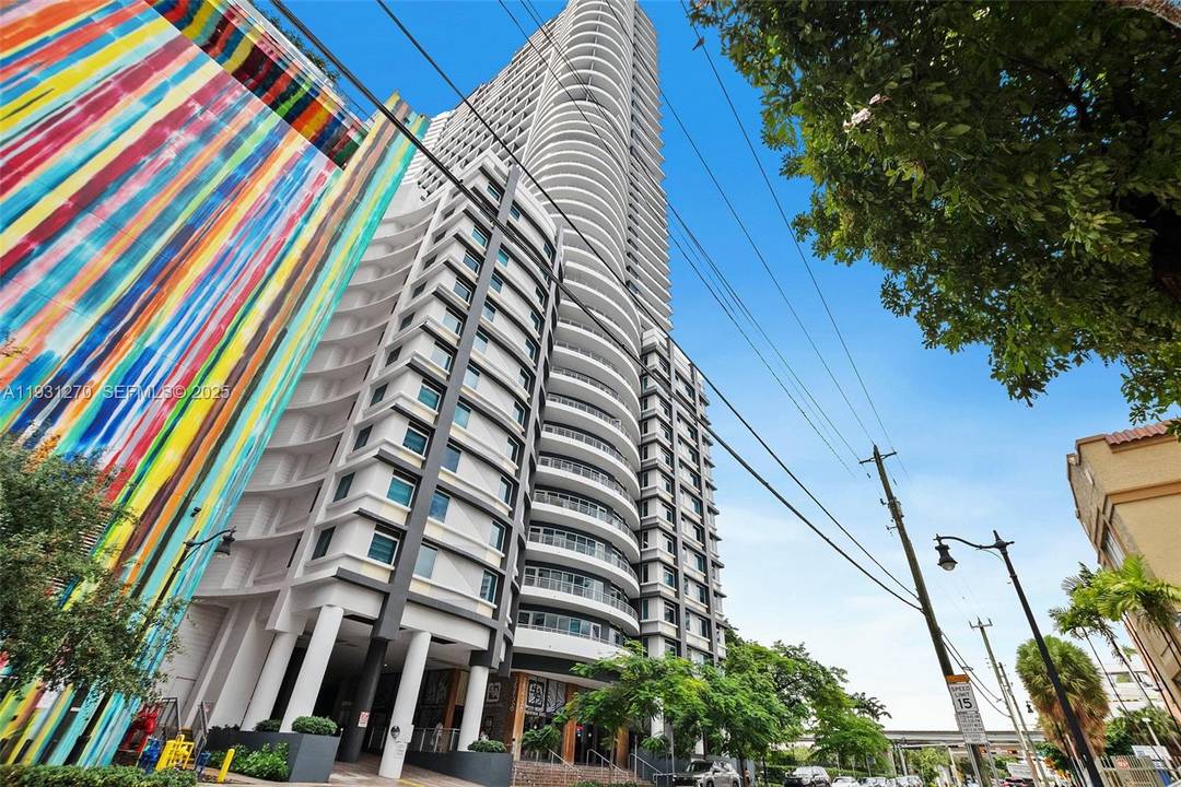 Live in the heart of Miami s vibrant Brickell neighborhood !