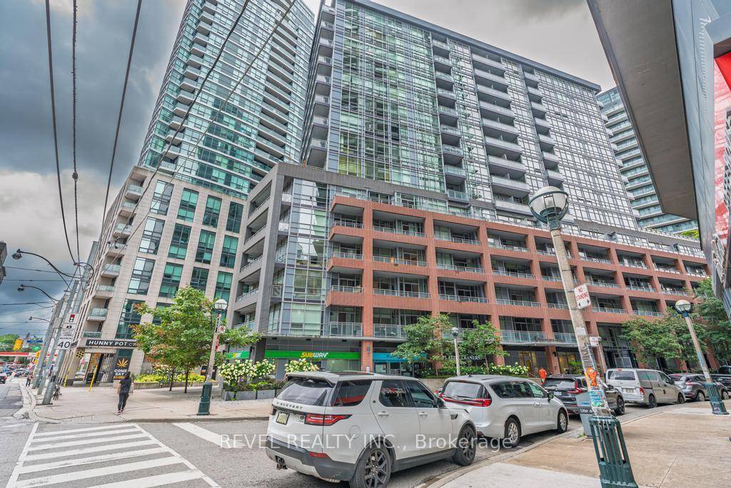 This bright and spacious 1 1 Bed condo at 15 Bruyeres Mews offers floor to ceiling windows, modern finishes, and huge balcony with sweeping city views.