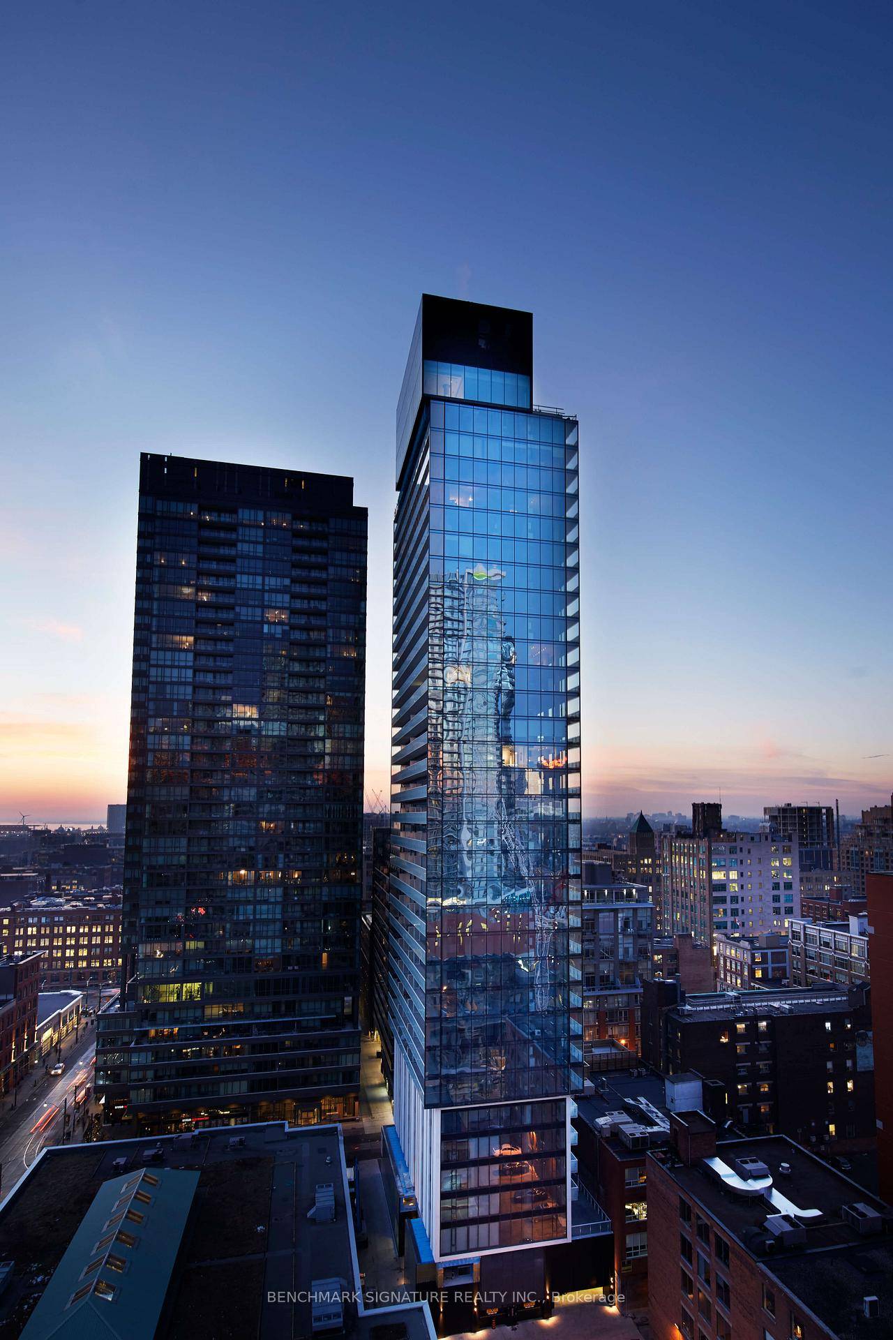 Modern 1 Bedroom Suite At King Charlotte Condos In The Heart Of King West !